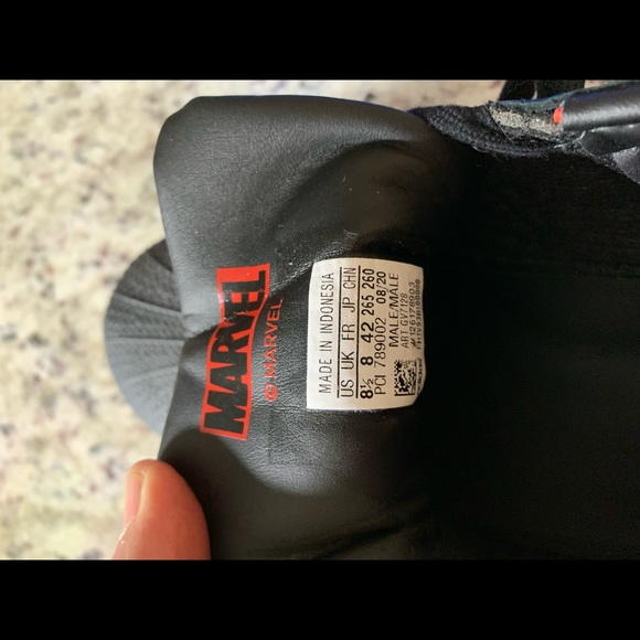 PlayStation X MARVEL SPIDER-MAN SUPERSTARS SIZE 8.5. New. Box not included. - Picture 8 of 11